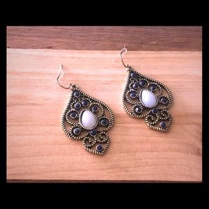 New York and Co dangle earrings